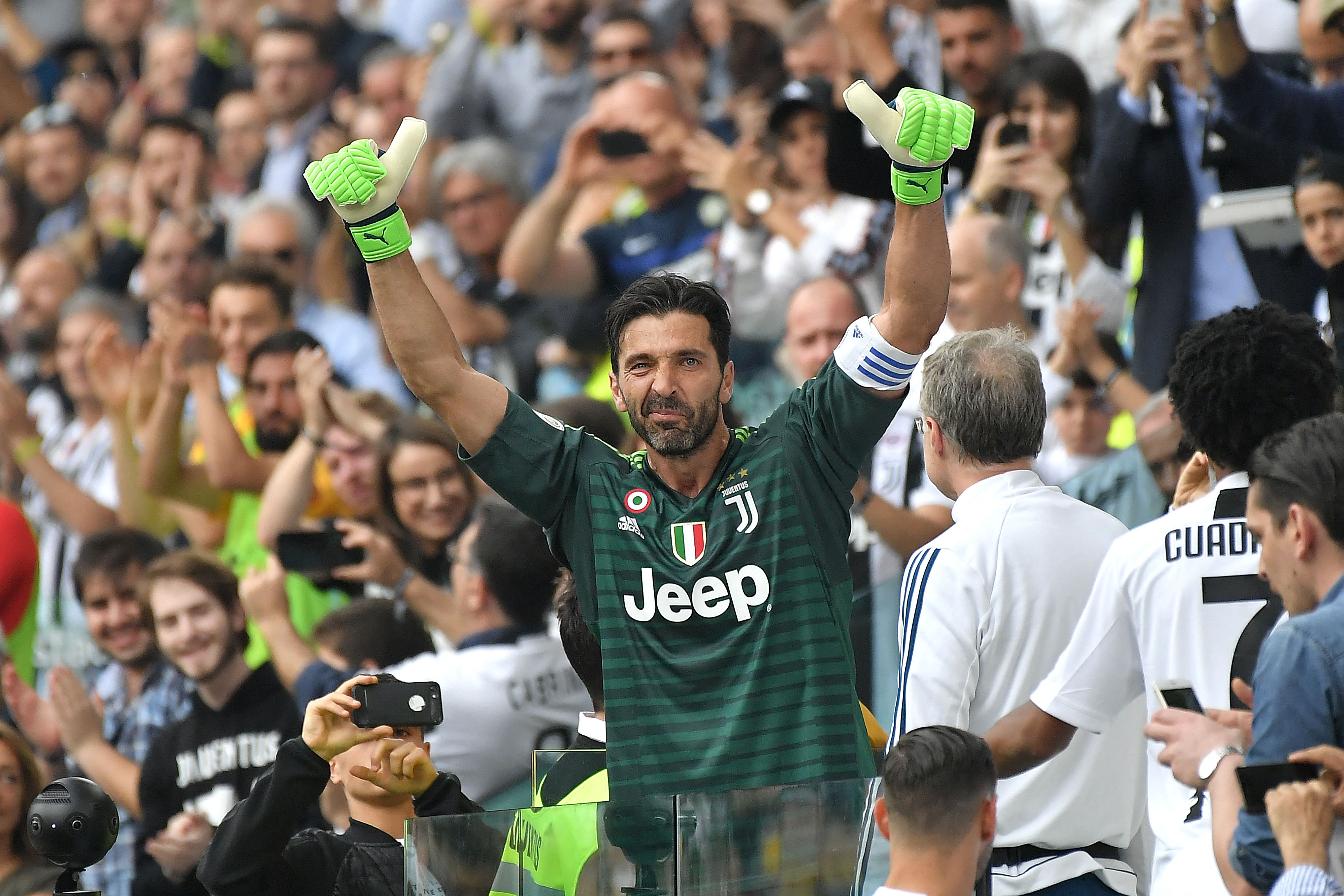 Penjaga gawang Gianluigi Buffon kala berseragam Juventus.