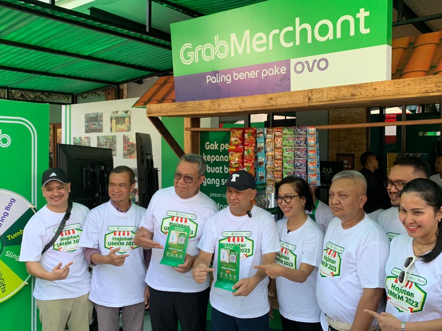 Menkop UKM Teten Masduki (keempat dari kiri) di acara UMKM Grab.