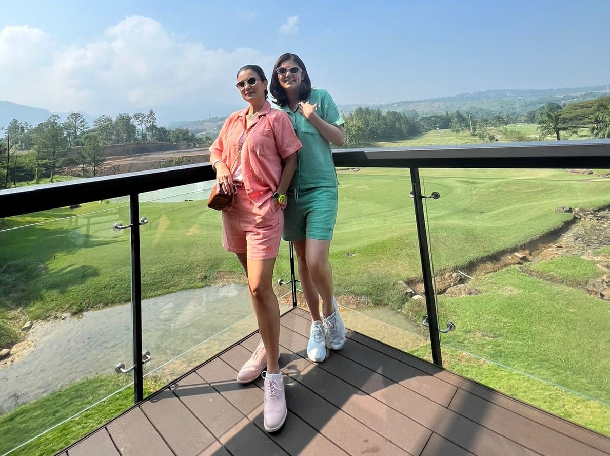 Aktris Marcella Zalianty (kiri) dan dokter Rininta Christabella (kanan).