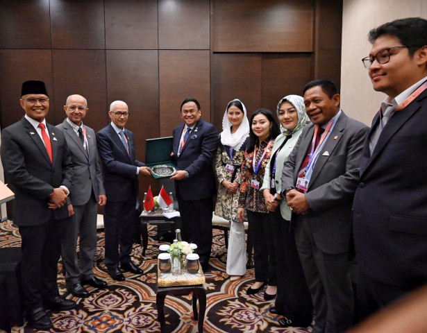 Anggota BKSAP DPR RI Dyah Roro Esti berfoto bersama usai pertemuan Bilateral RI dan Maroko dalam rangkaian sidang umum AIPA ke-44. 