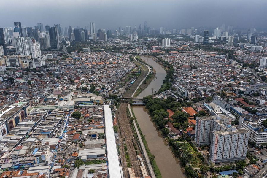 Foto kawasan pusat dan selatan Jakarta yang ikut terancam tenggelam akibat penurunan muka tanah.