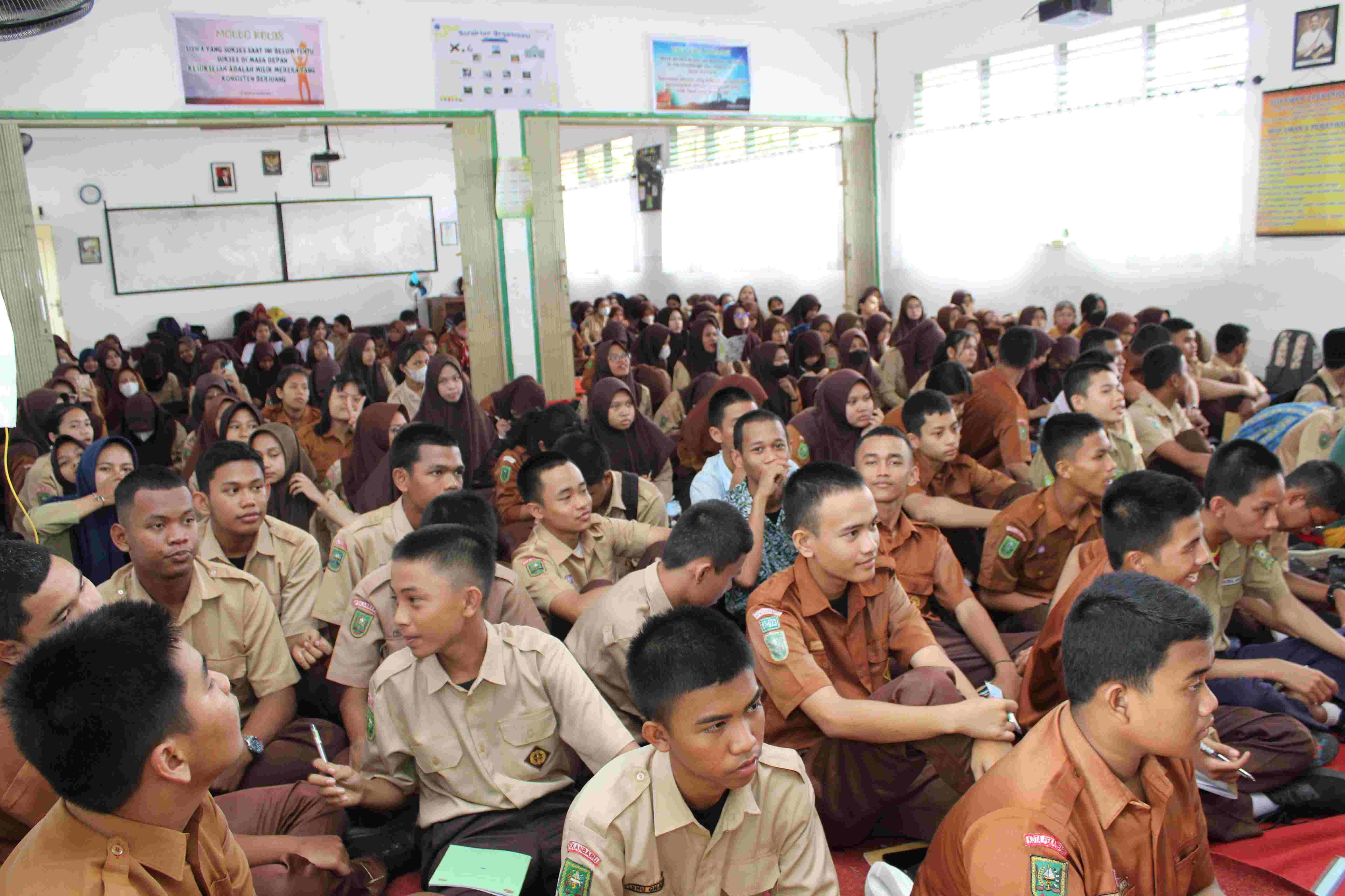 Jangkau Pemilih Pemula, KPU Riau Lakukan Roadshow ke Sekolah