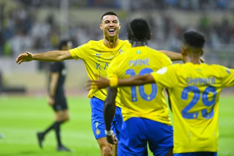 Para pemain Al Nassr melakukan selebrasi setelah mencetak gol ke gawang Al Fateh.