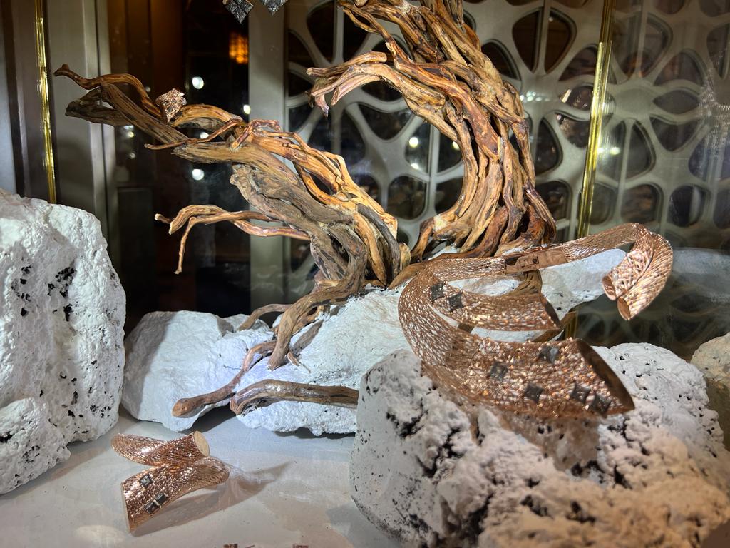 Amero Jewellery, salah satu brand perhiasan, memperkenalkan koleksi terbarunya Lavani Borobudur Series Rhombus Kawung.