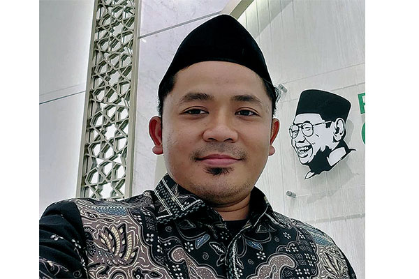 Munawir Aziz Sekretaris PCI Nahdlatul Ulama United Kingdom, Research Fellow the Equator Initiative London, Ketua di Indonesian Council of Yo