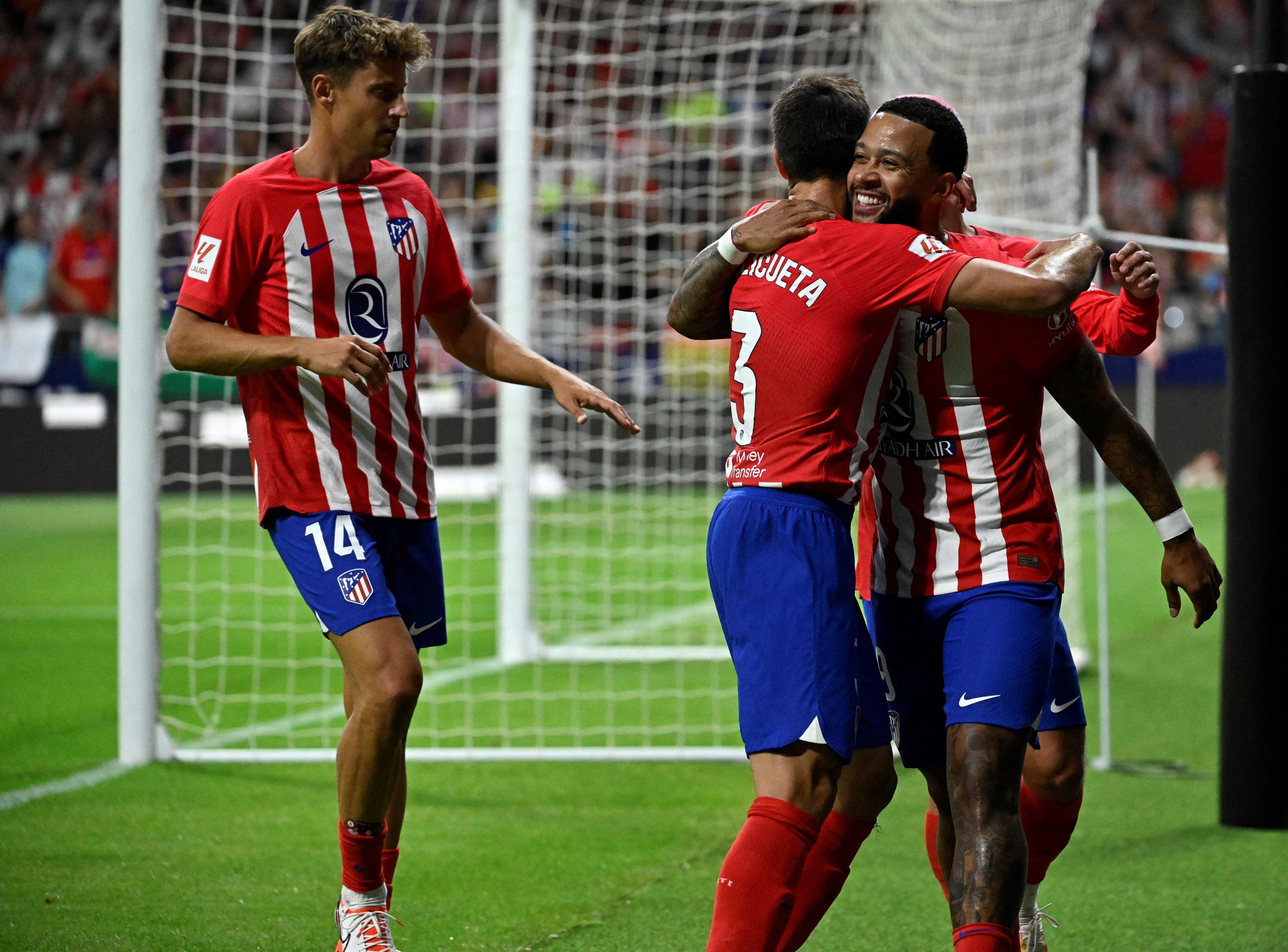 Para pemain Atletico Madrid melakukan selebrasi usai mencetak gol ke gawang Granada di laga La Liga.