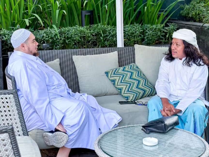 CEO Pangeran Tour and Travel Andik Setiawan dengan Habib Jindan di Surabaya.