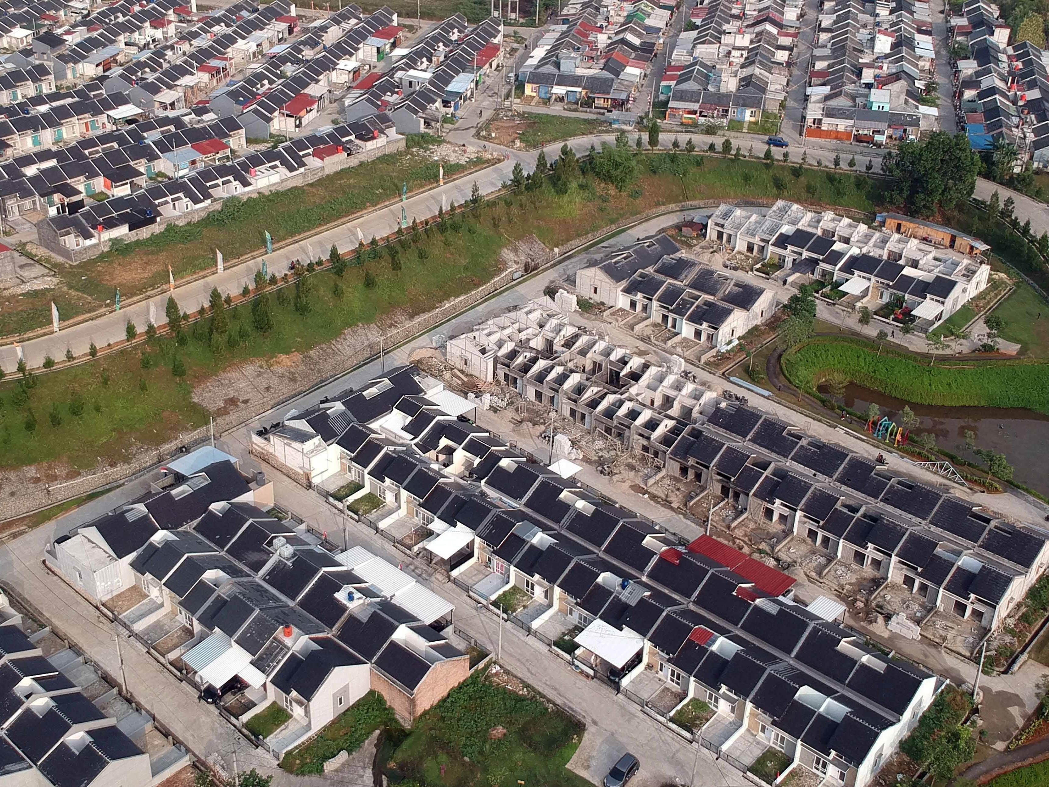 Foto udara perumahan subsidi di Kabupaten Bogor, Jawa Barat, Minggu (13/8/2023).