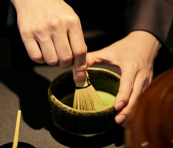 Salon teh akan dibuka di hotel Dusit di Kyoto agar para tamu dapat merasakan budaya minum teh dan paket ekowisata petik teh. 