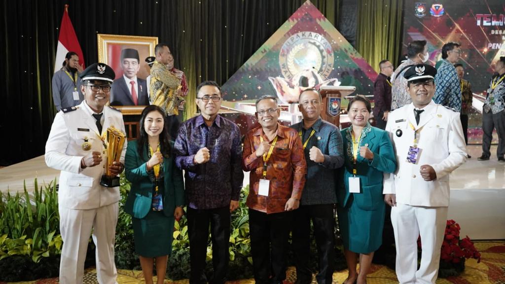  Pemkot Denpasar meraih penghargaan Upakarya Wanua Nugrah. 
