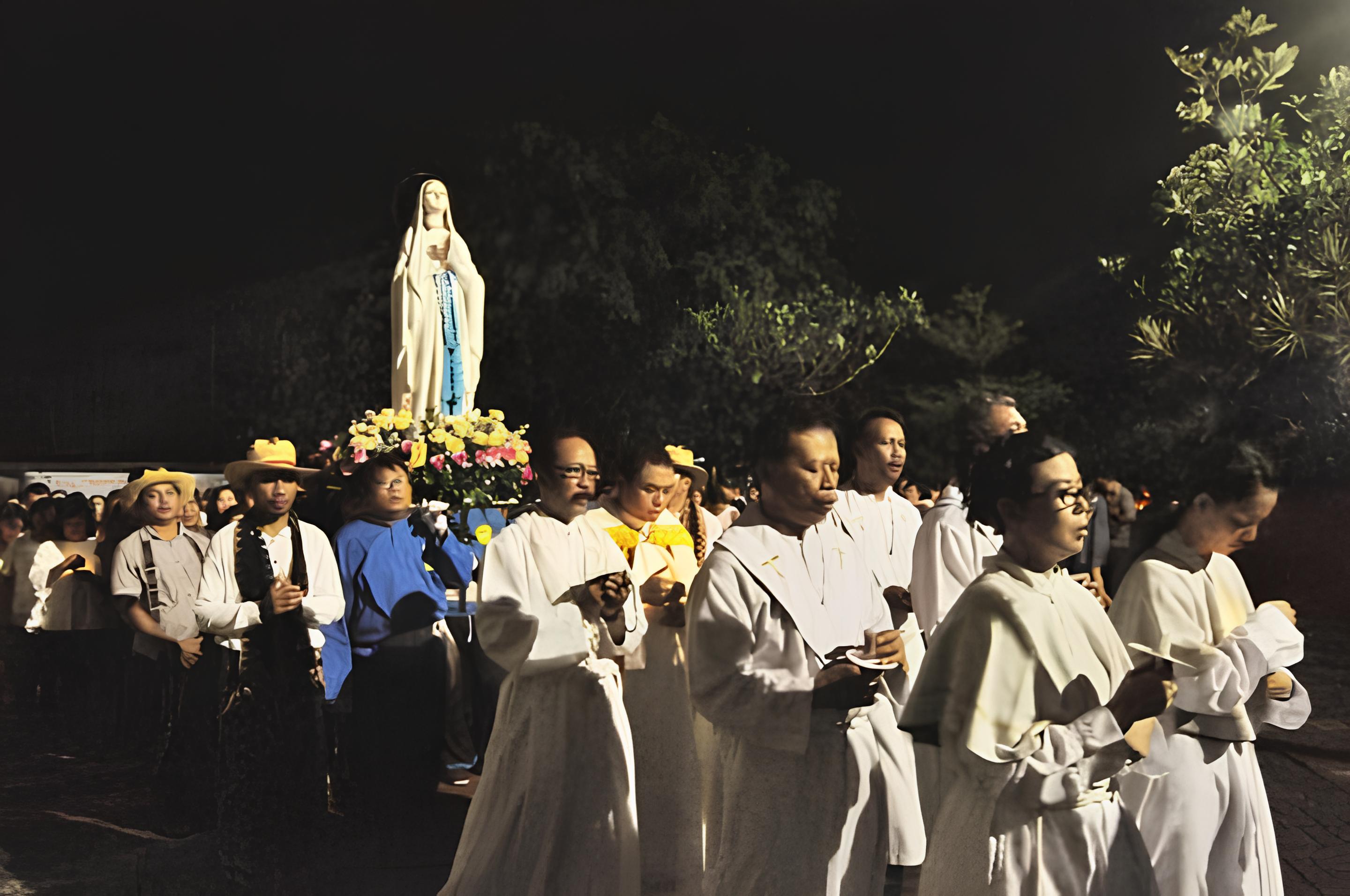 Prosesi perarakan patung Bunda Maria Assumpta Nusantara di Labuan Bajo.