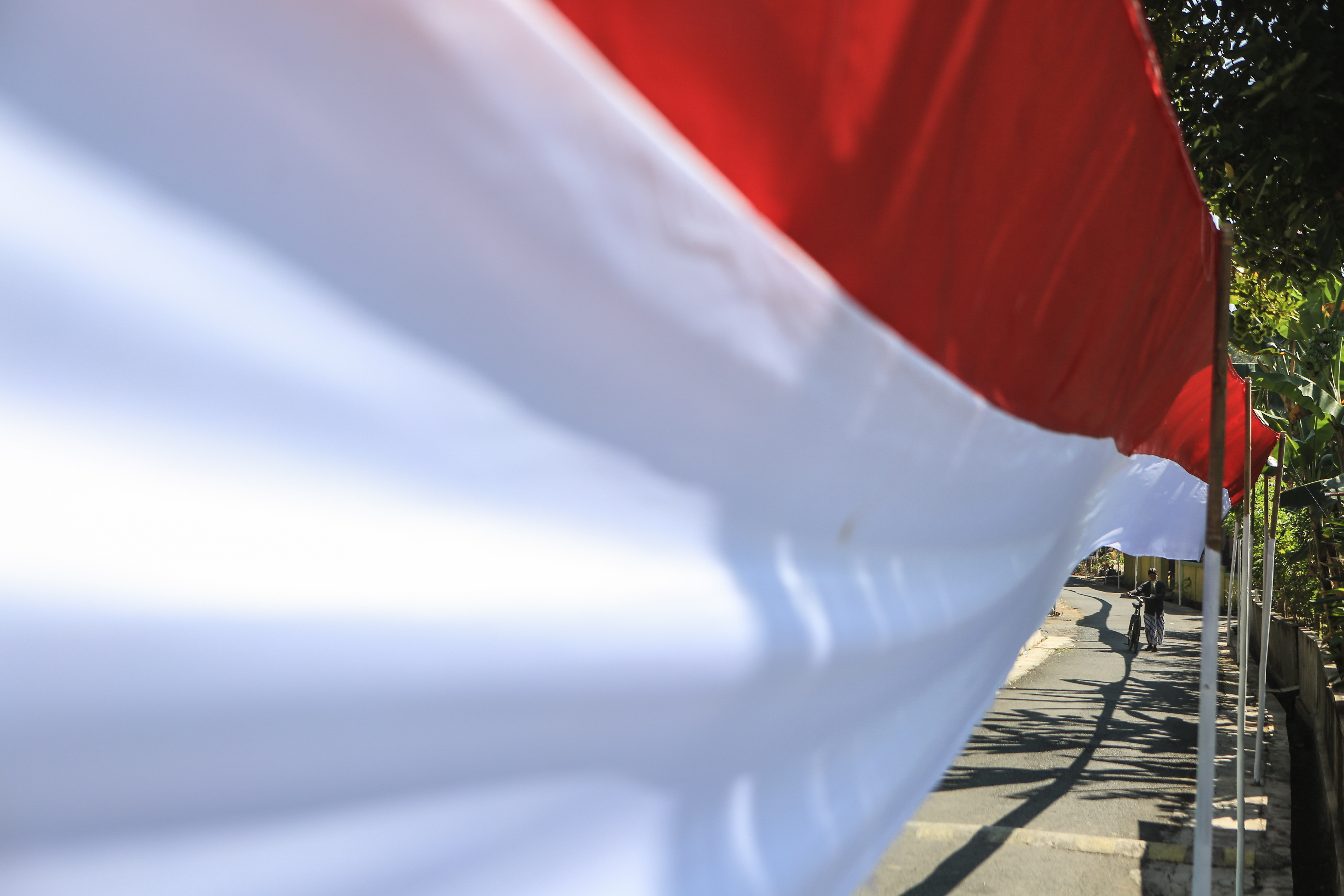 Bendera Merah Putih.