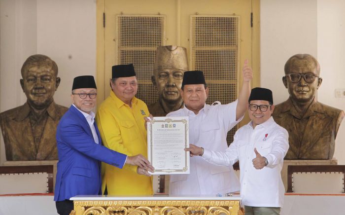 PAN dan Golkar menyatakan dukungan kepada capres Prabowo Subianto sekaligus bergabung ke dalam Koalisi Kebangkitan Indonesia Raya (KKIR).