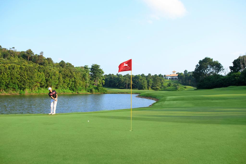 Ria Bintan Golf Club kembali menyelenggarakan turnamen golf internasional “RB25” pada 7-8 Oktober 2023 di Bintan, Kepulauan Riau.