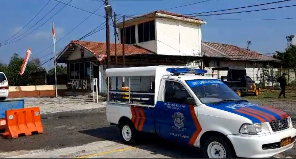 Suasana Polsek Rumbai, Pekanbaru, yang 10 tahanannya kabur.