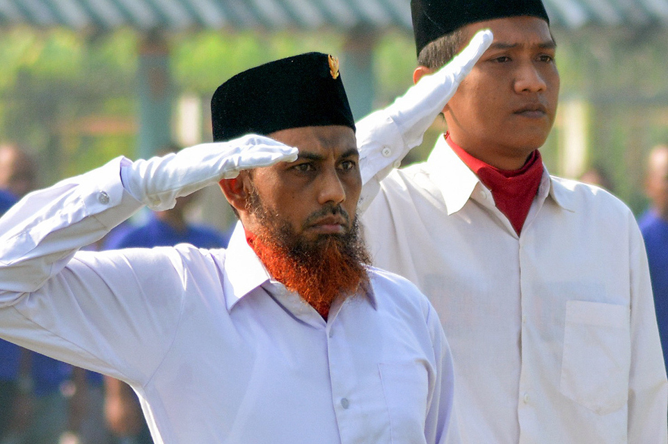 Mantan napiter Umar Patek (kiri) selalu menjadi komandan upacara Hari Kemerdekaan saat masih berada di dalam Lapas Kelas 1 Surabaya.