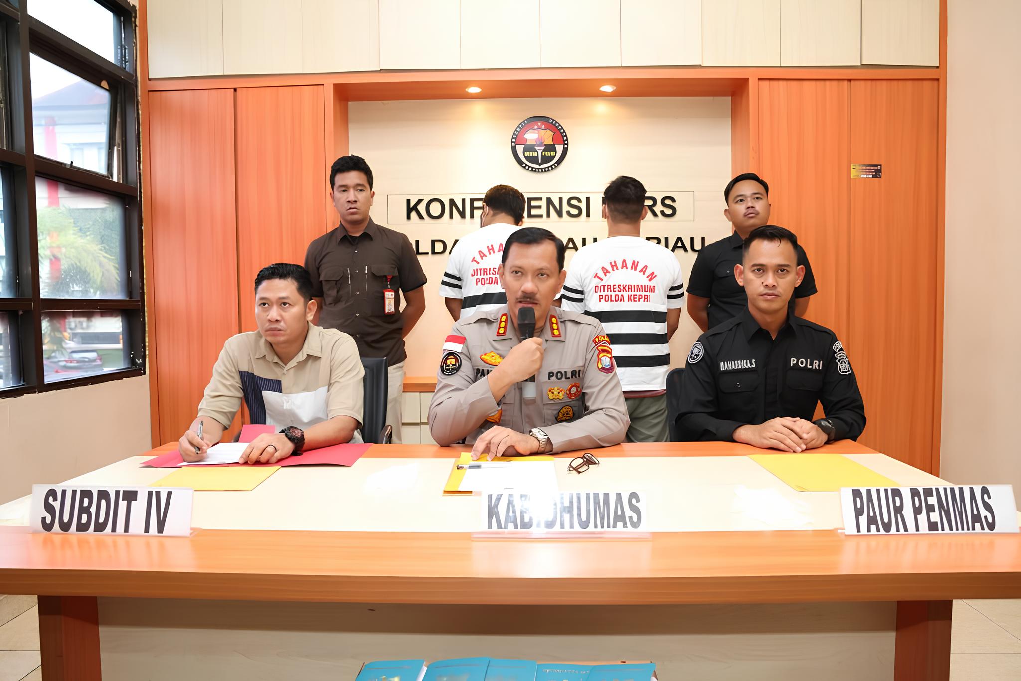 Konferensi pengungkapan kasus TPPO bermodus wartawan di Kepulauan Riau.