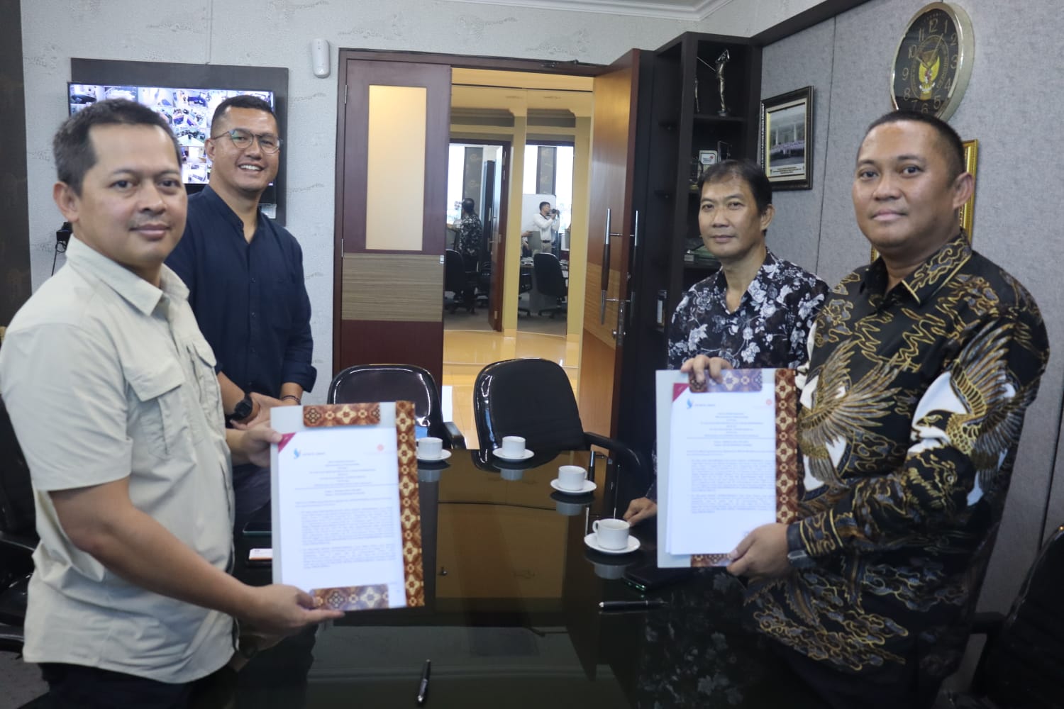 PT Jasa dan Kepariwisataan Jawa Barat menandatangani MoU dengan PT Pelangi Hotel Internasional (PHI Group).
