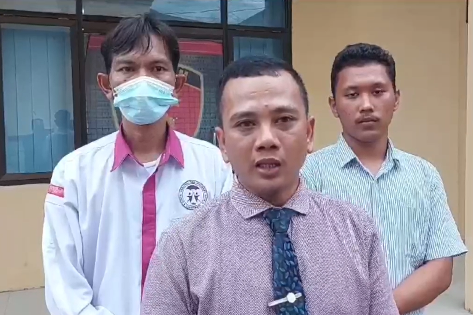 Nasir Harahap, pengacara korban.  