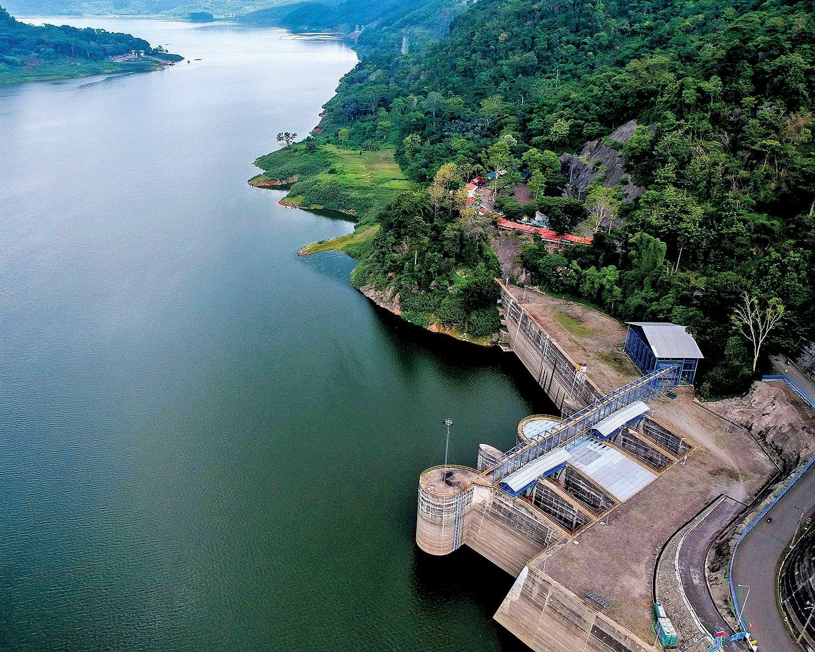 Foto udara Waduk Cirata. PLTS Cirata merupakan salah satu proyek terbaik yang dihasilkan PLN di Waduk Cirata.