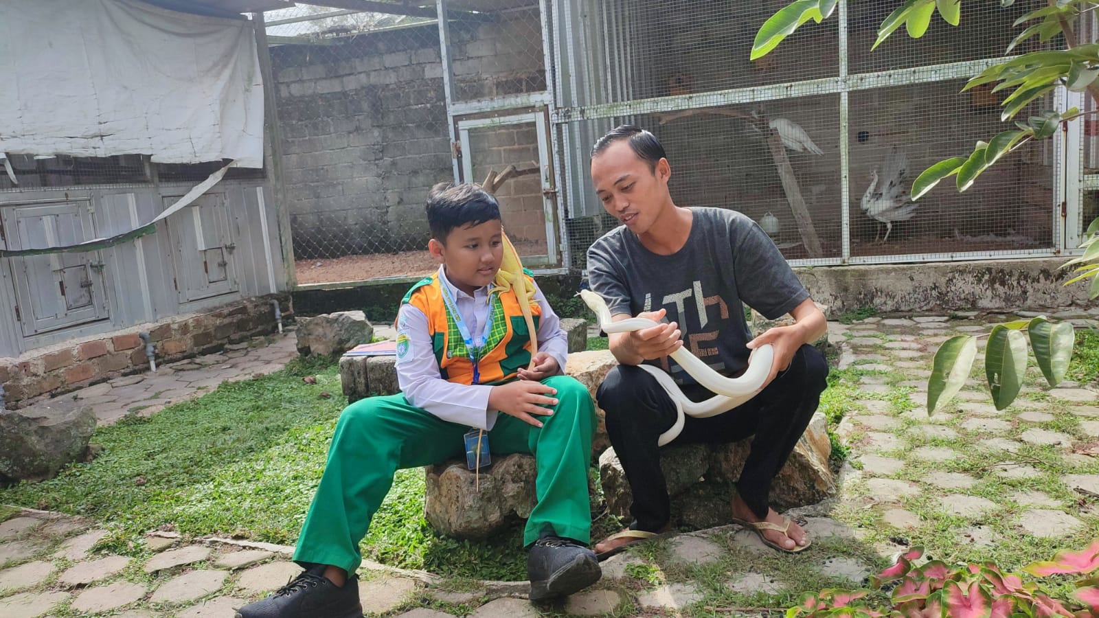 Reporter Cilik Alano Faaiq Alfeno bersama dengan dr. Agus Eko Saputra, 30 Juli 2023 di Lampung.
