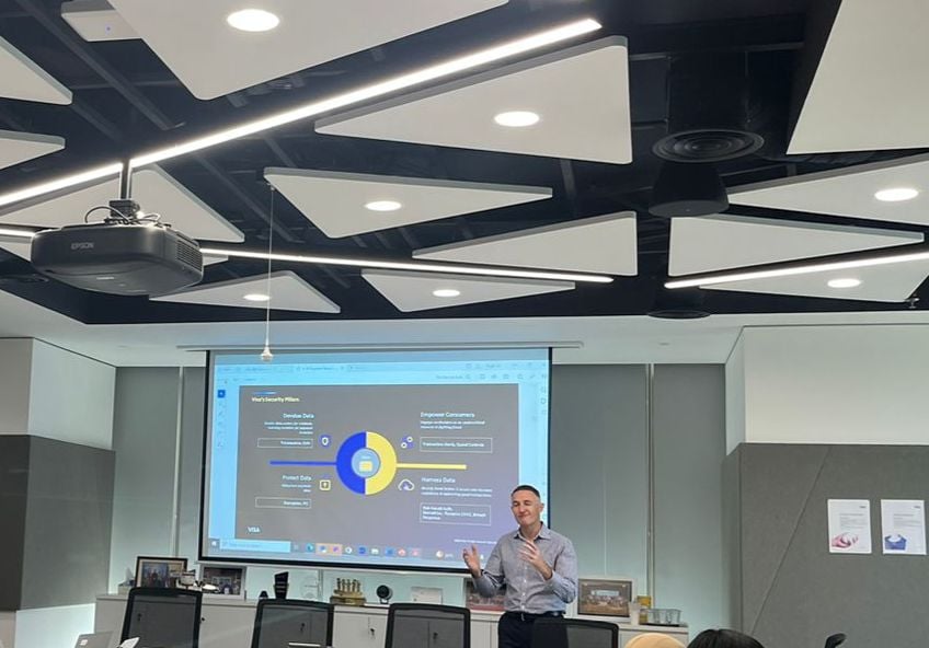 Head of Risk, Visa Asia Pacific, Joe Cunningham, memaparkan keunggulan penggunaan tokenisasi untuk melindungi data.