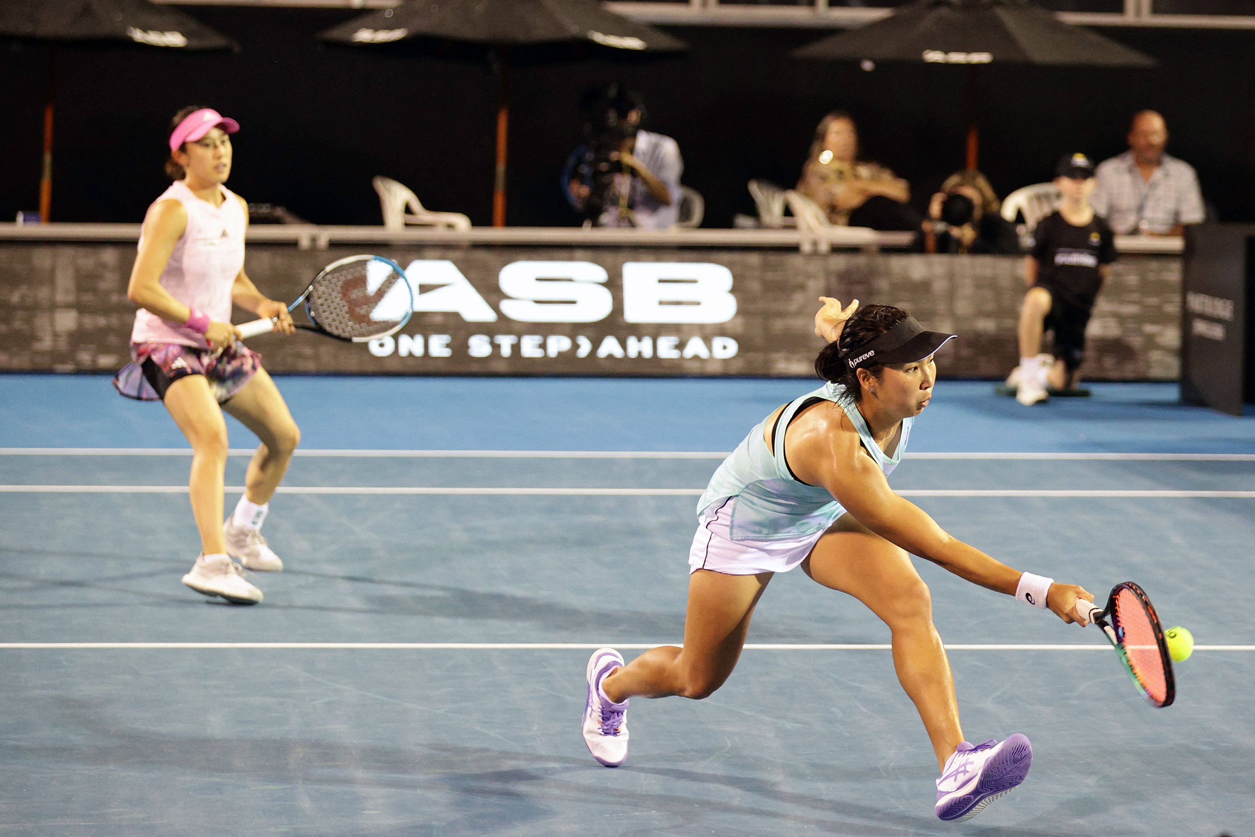 Petenis Aldila Sutjiadi dan Miyu Kato.