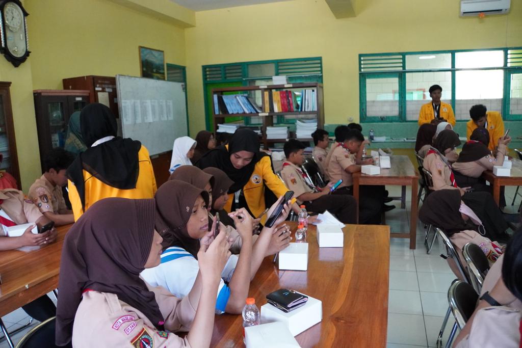 Edukasi  Literasi Digital Lewat Program KKN 