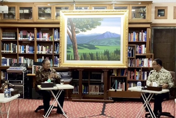 Ketua Majelis Tinggi Partai Demokrat SBY menerima Bacapres Anies Baswedan di perpustakaan pribadi