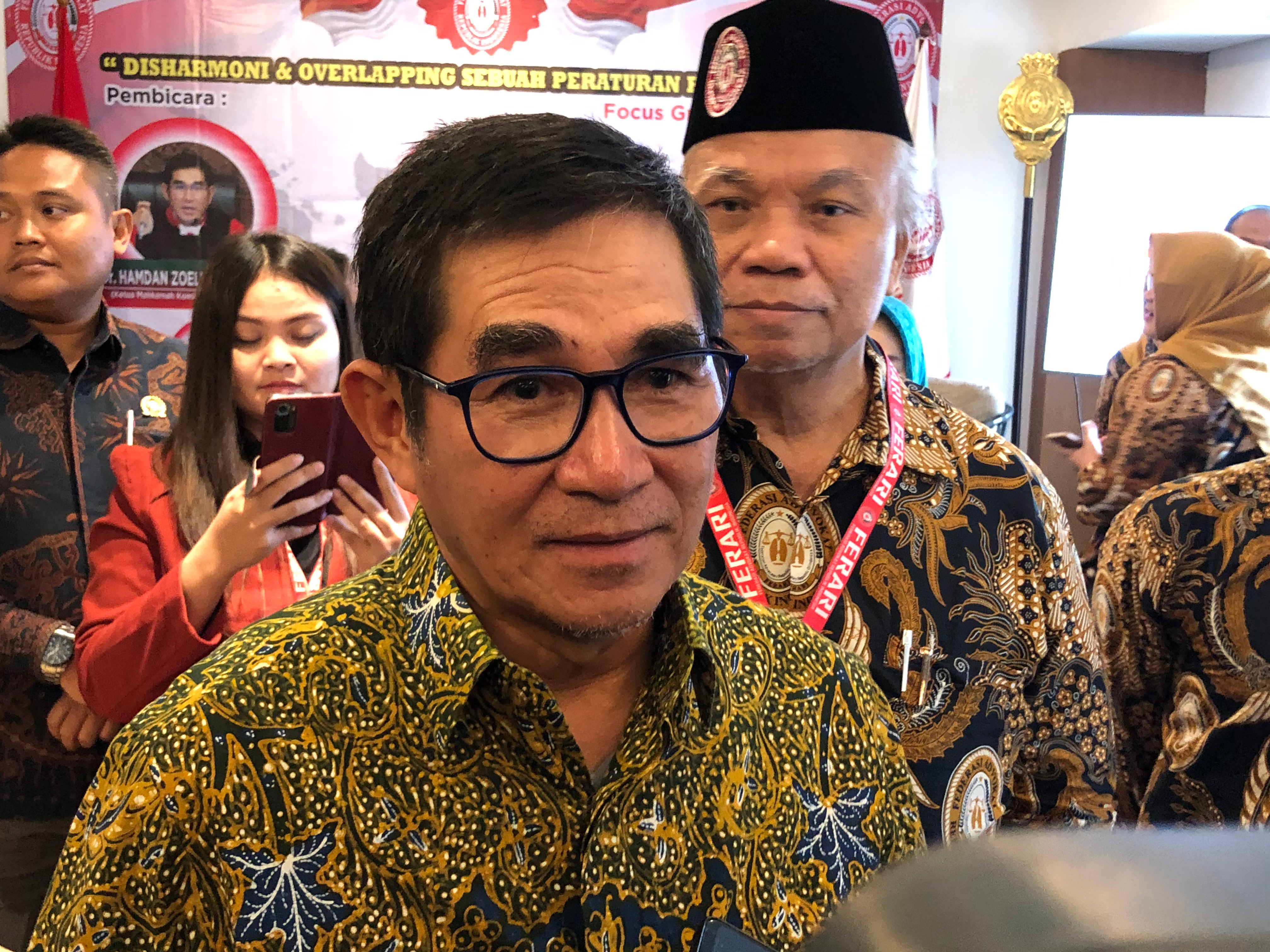 Hamdan Zoelva di FGD Federasi Advokat Republik Indonesia (Ferari) ‘Disharmonisasi dan Overlapping Sebuah Peraturan Pemerintah