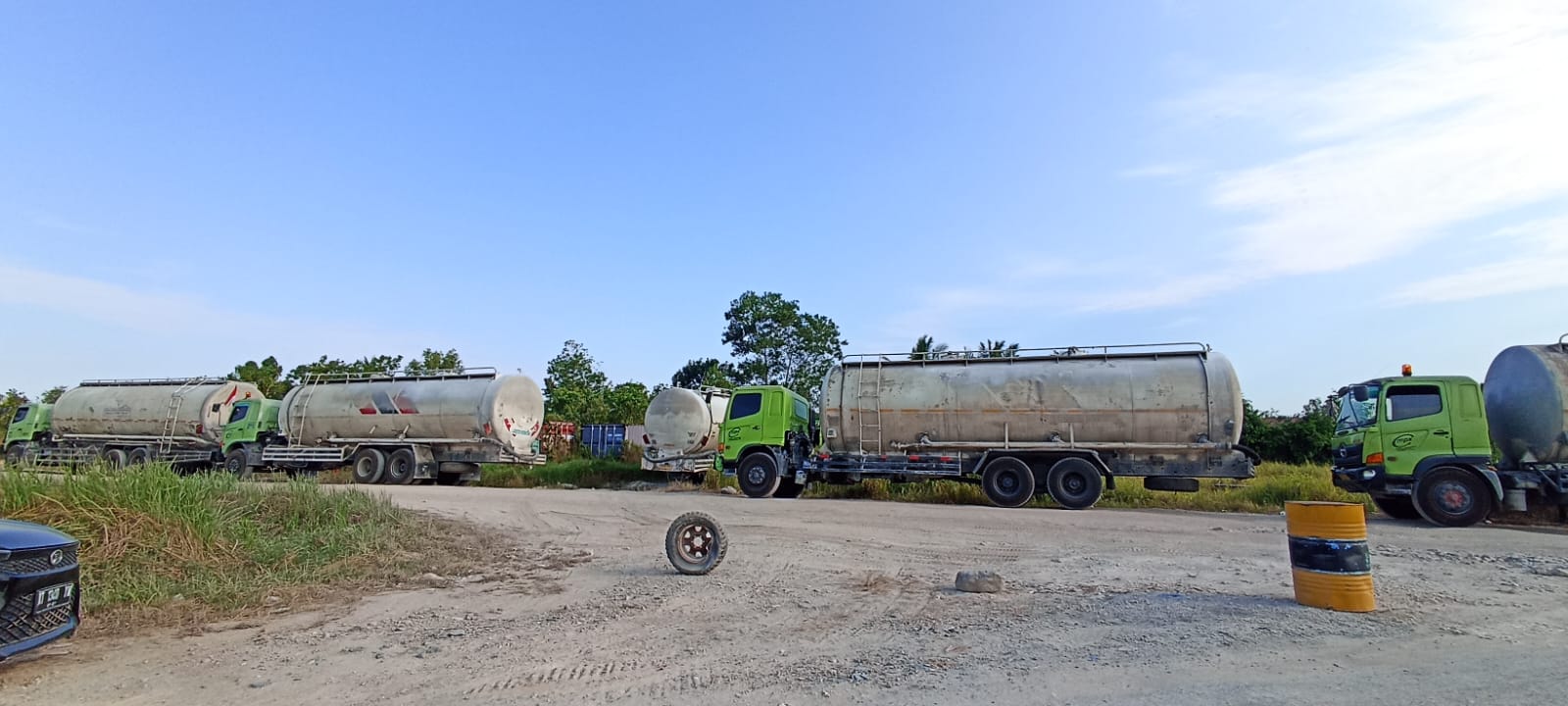 Armada Truk MPXL untuk mengaangkut semen curah ke IKN Nusantara