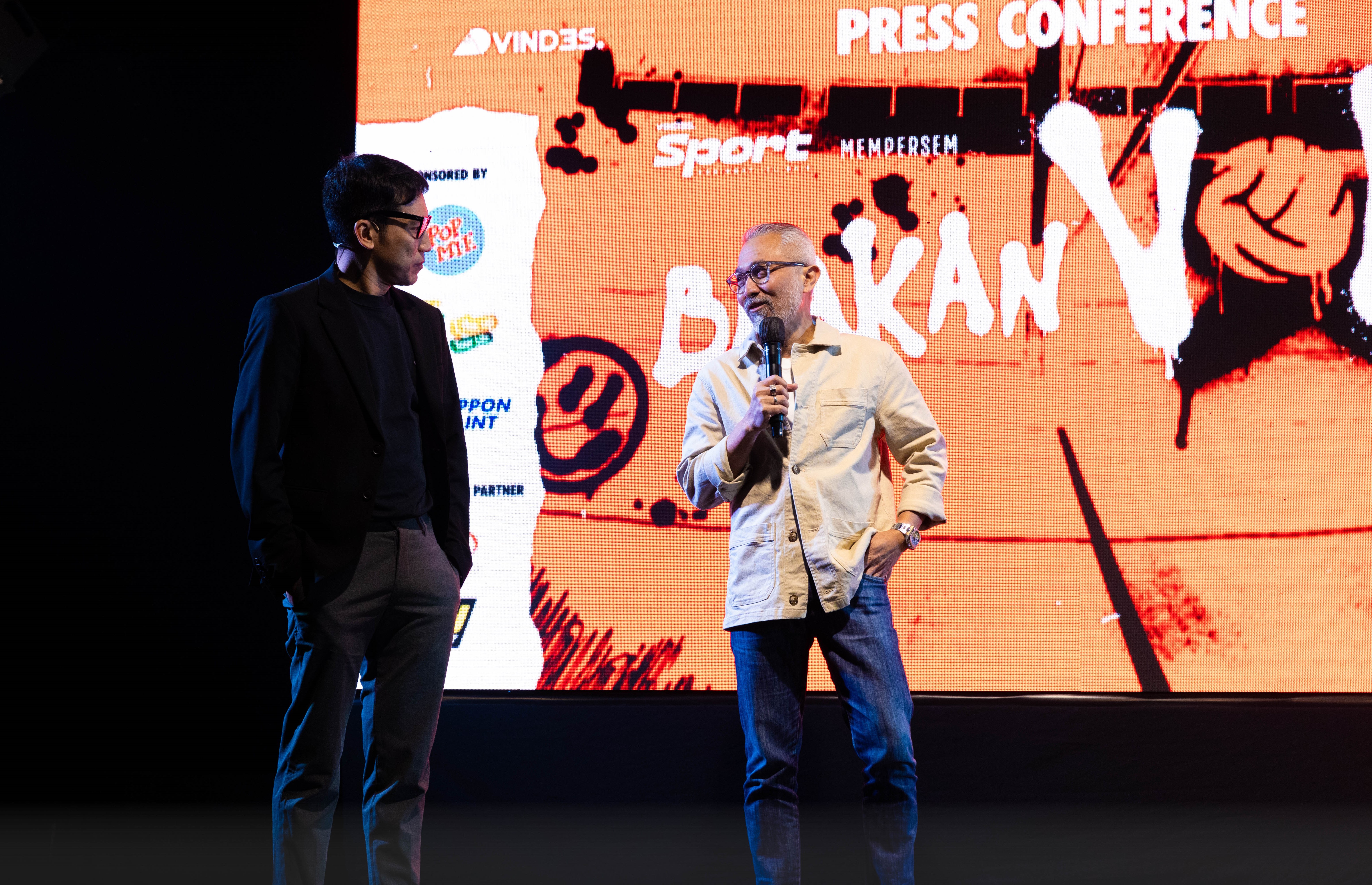 CEO Vindes Media, Deddy Mahendra Desta (kiri) dan aktor Lukman Sardi (kanan).