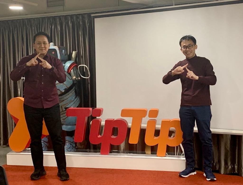 Presiden Komisaris TipTip Triawan Munaf dan Founder and CEO TipTip Albert Lucius.