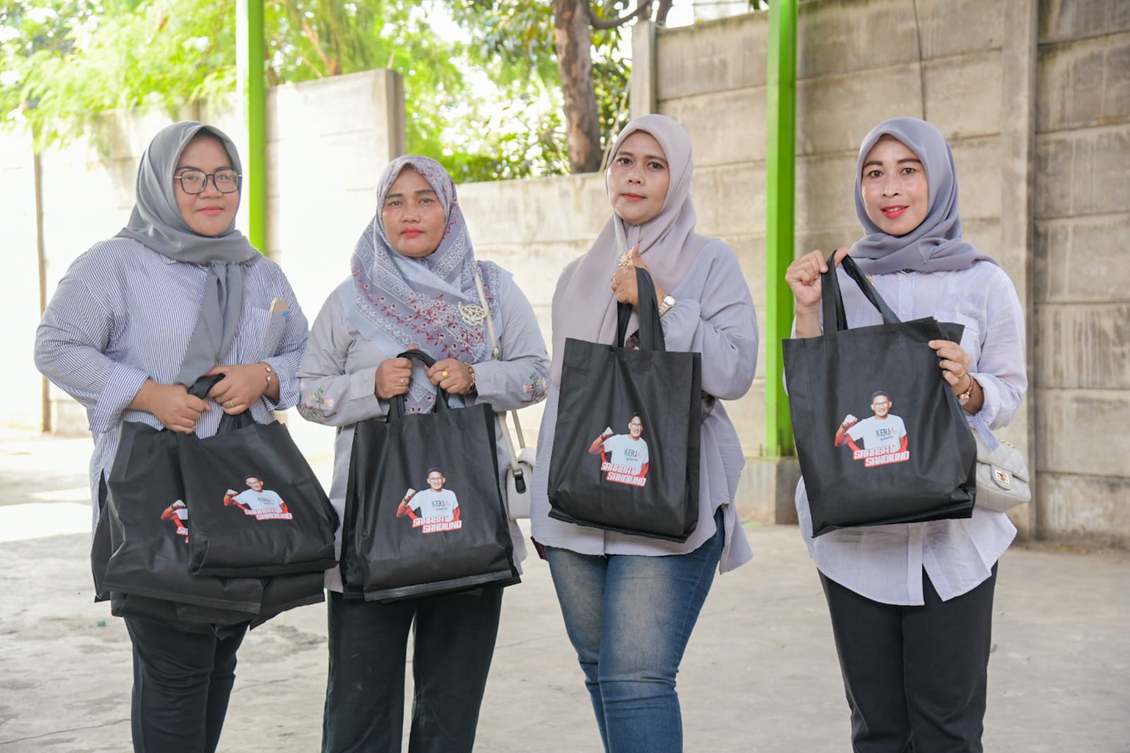 Bantu Warga Penuhi Kebutuhan, Sukarelawan Ini Gelar Bazar Sembako Murah di Jakarta Utara