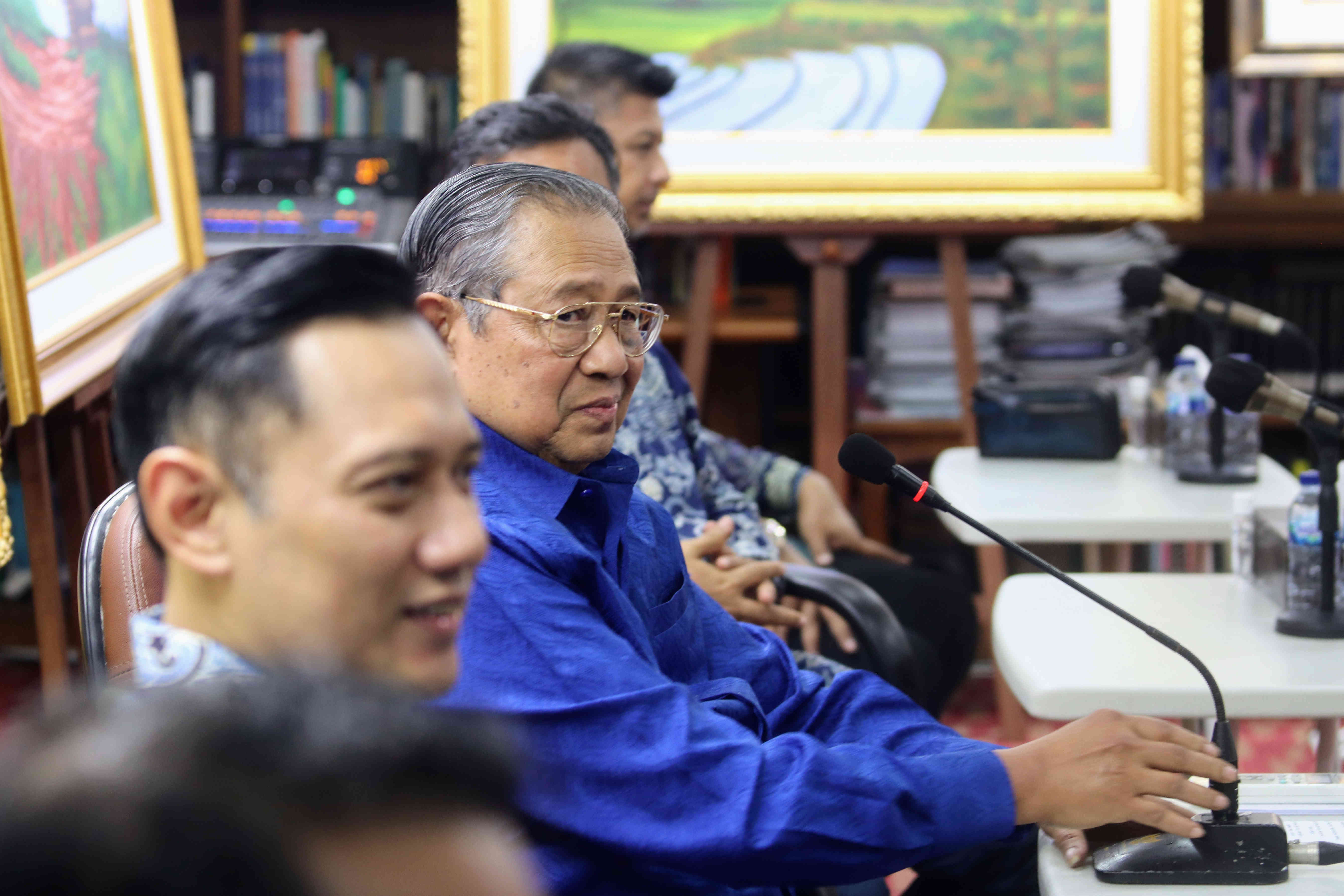 Presiden ke-6 Indonesia Susilo Bambang Yudhoyono (SBY kedua kiri) 