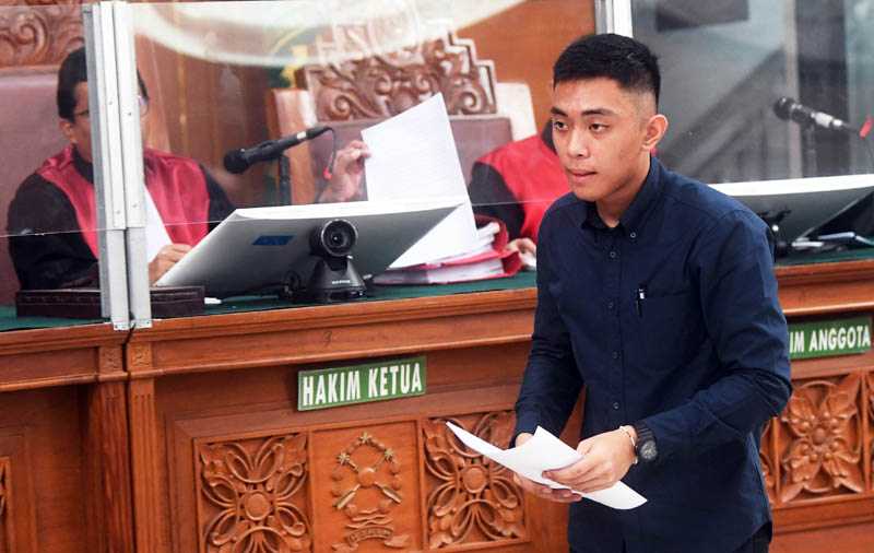 Rafael Alun turut menyeret anaknya Mario Dandy untuk melakukan tppu dengan menyamarkan pembelian mobil mewah.