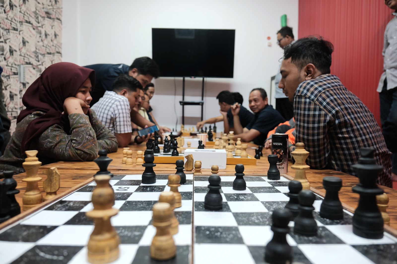 Dalam rangka HUT RI, PT Semen Gresik menggelar upacara bendera dan lomba.