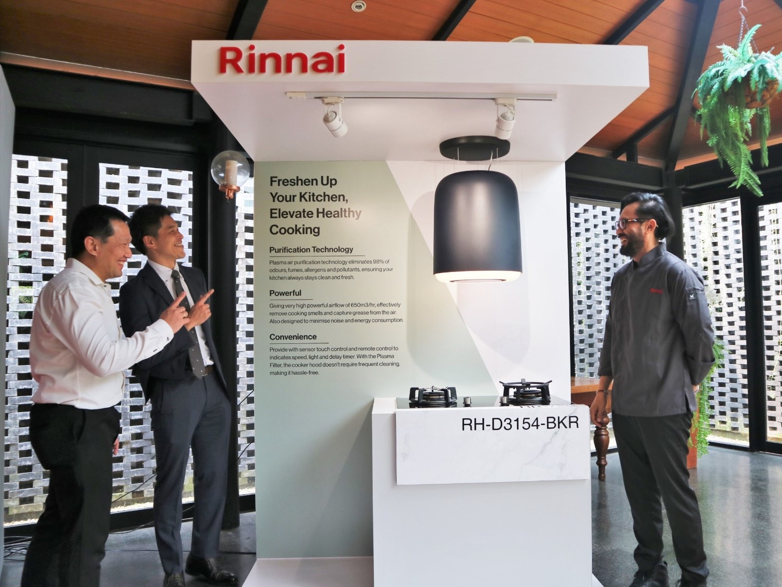 Pendant Hood ini merupakan cooker hood pertama dan satu-satunya di Indonesia yang memiliki teknologi Plasma Fresh.