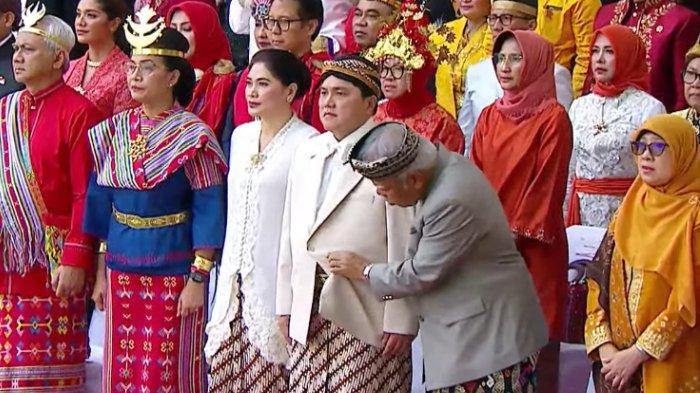 Menteri Basuki tiba-tiba mengecek baju Menteri Erick Thohir saat upacara sedang berlangsung