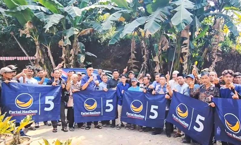 H Ayep Zaki dan sejumlah warga Sukabumi, Jawa Barat