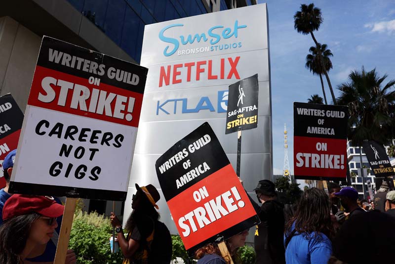 Aksi mogok Writers Guild of America (WGA) diharapkan segera selesai usai pembicaraan panjang antara penulis dan studio hollywood.