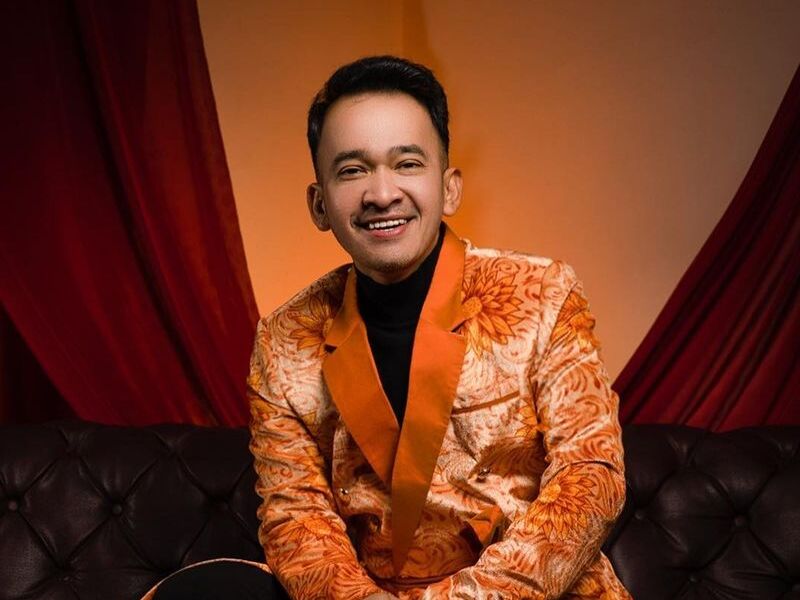 Ruben Onsu pandu jalannya acara live shopping Shopee Live puncak kampanye 9.9