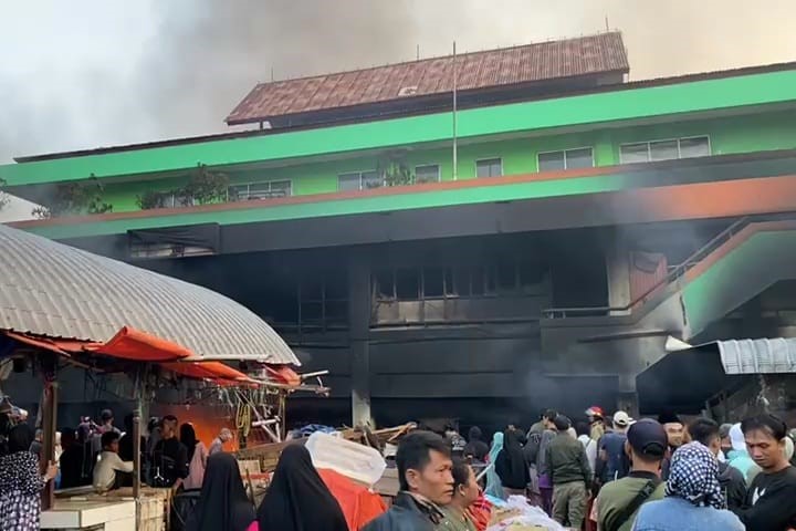 Kebakaran yang terjadi di Pasar Leuwiliang, Kecamatan Leuwiliang, Kabupaten Bogor, Jawa Barat