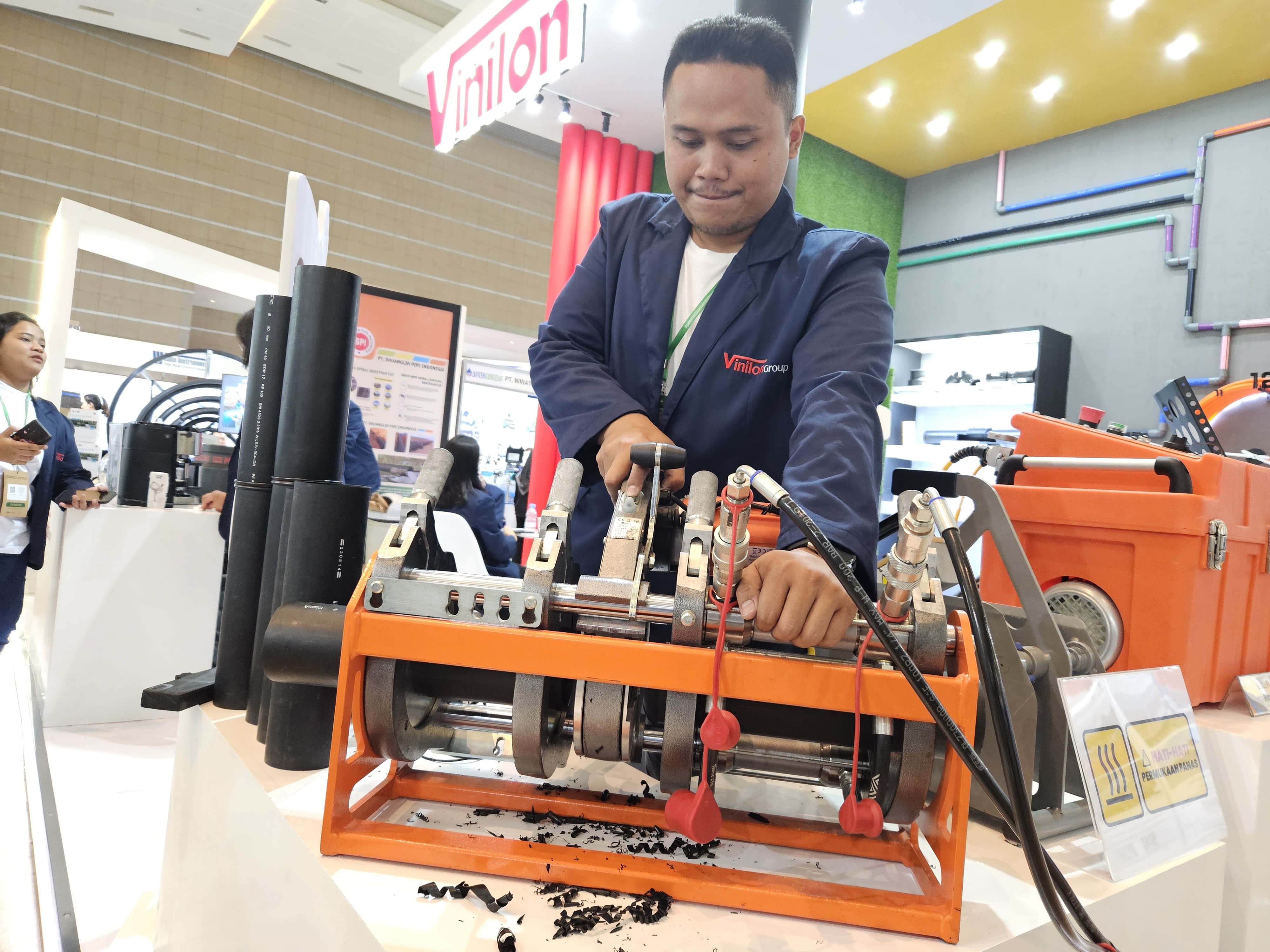 Solusi perpipaan dari Vinilon yang ditampilkan di Mining Indonesia 2023