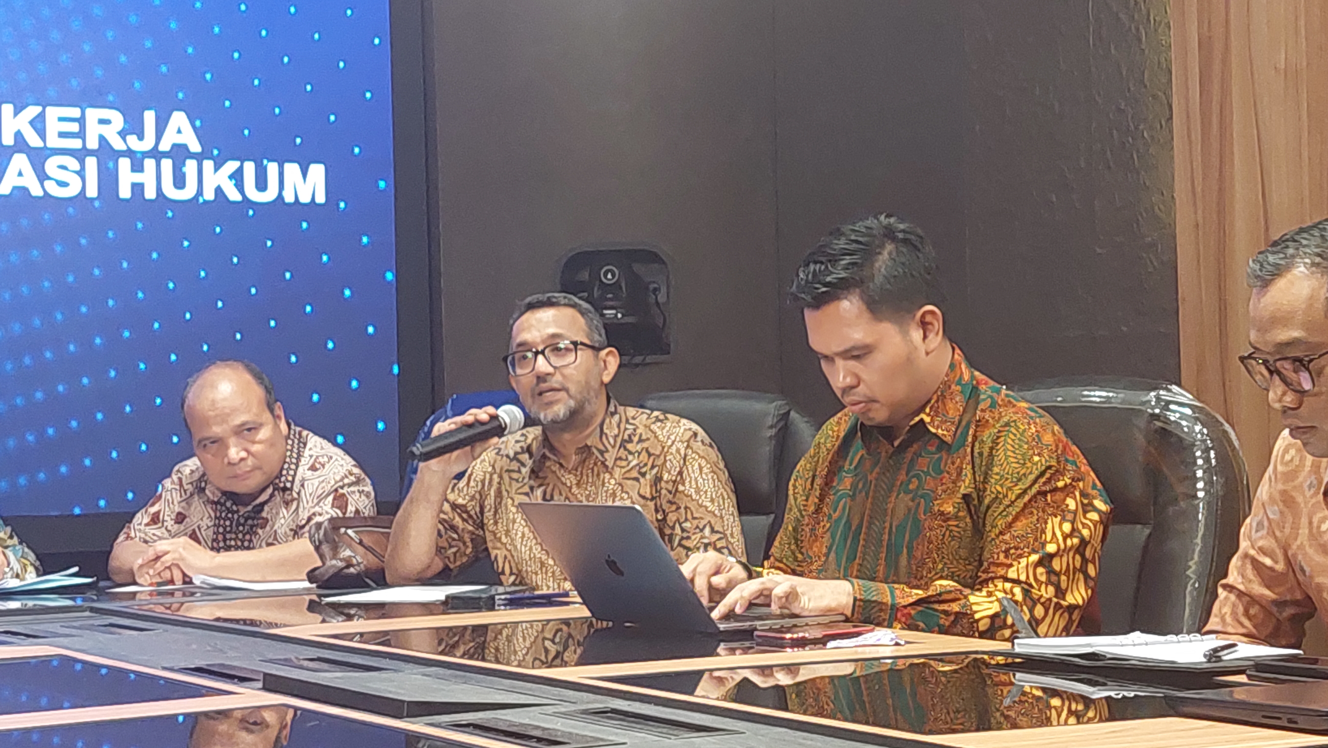 Tim Percepatan reformasi hukum membacakan hasil rekomendasi yang akan disampaikan ke Presiden Joko Widodo