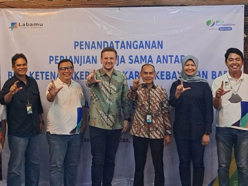 Penandatanganan perjanjian kerja sama antara BPJS Ketenagakerjaan dan Labamu.