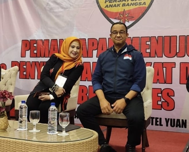 Wakil Ketum Srikandi Persatuan Anak Bangsa Sukarelawan Bela Anies, Wirdha Sylvina bersama bacapres Anies Baswedan
