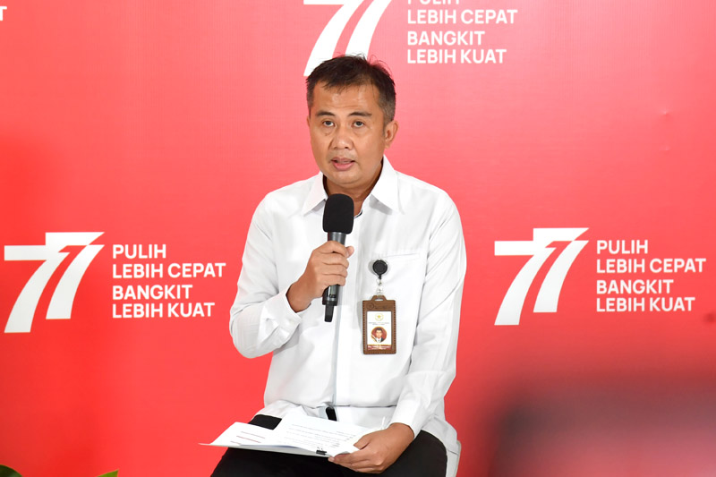 Deputi Bidang Protokol, Pers, dan Media Sekretariat Presiden Bey Machmudin menggantikan Gubernur Jabar Ridwan Kamil.