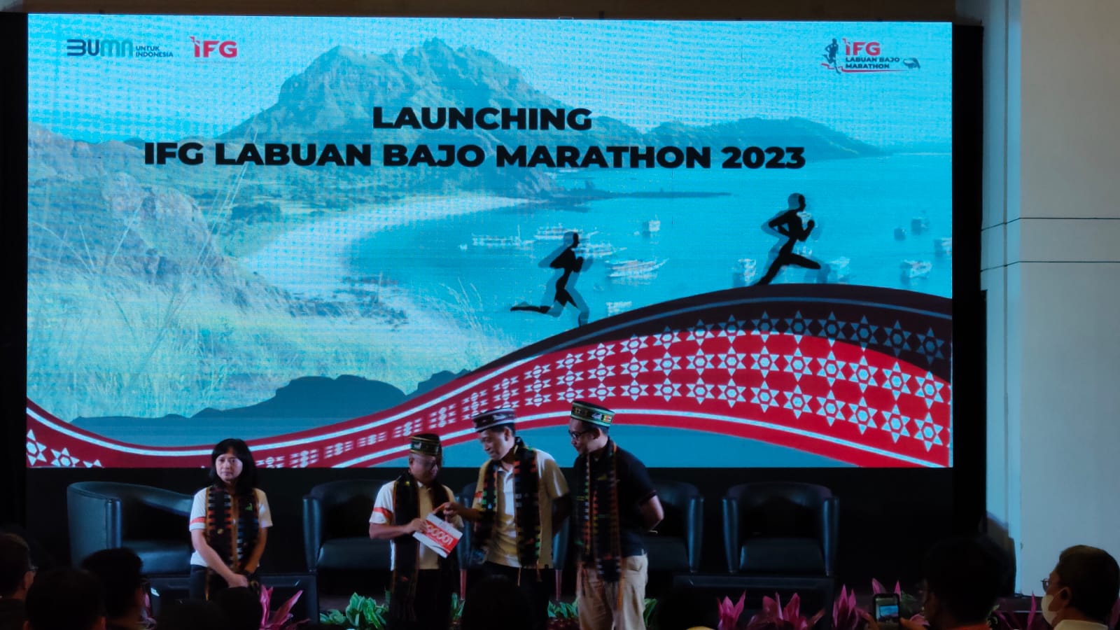  Indonesia Financial Group (IFG) Labuan Bajo Marathon kembali digelar pada 4 November 2023 di Waterfront City Labuan Bajo