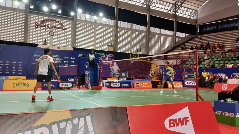 Tunggal Putra SL4 Fredu Setiawan bermain taktis saat mengalahkan Mohd Amin Buhanuddin dari Malaysia dalam tiga gim